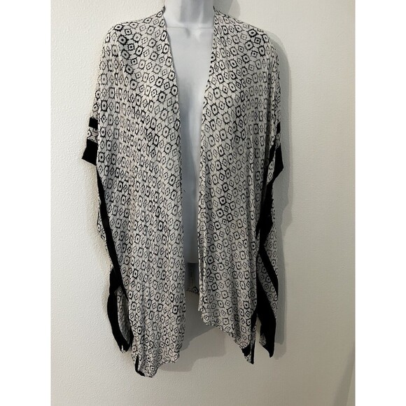 Mario Serrani Poncho Cape Topper Boho One Size Beach Coastal Black White - Picture 1 of 6